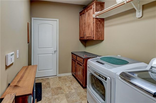 1018 N Old Mill Road, Independence, MO 64056