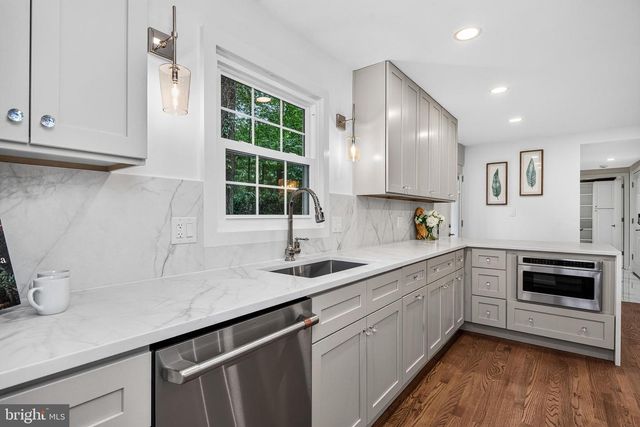 2511 CHARLESTOWN LN, Reston, VA 20191