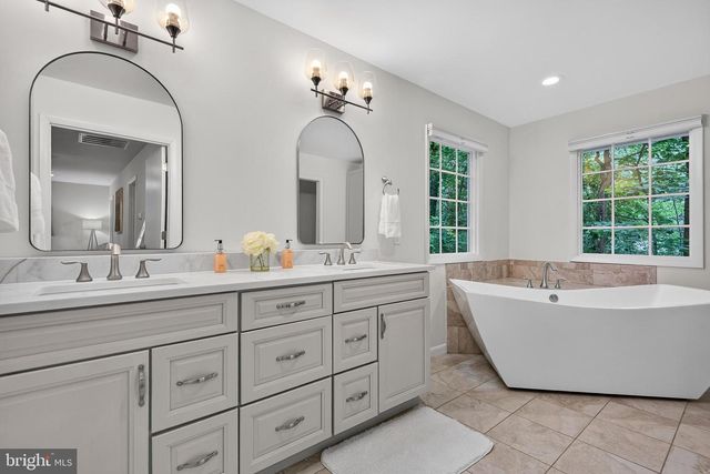 2511 CHARLESTOWN LN, Reston, VA 20191