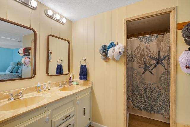 2520 SE Penny Lane, Stuart, FL 34994