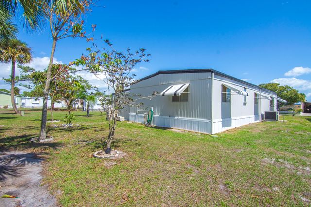 2520 SE Penny Lane, Stuart, FL 34994