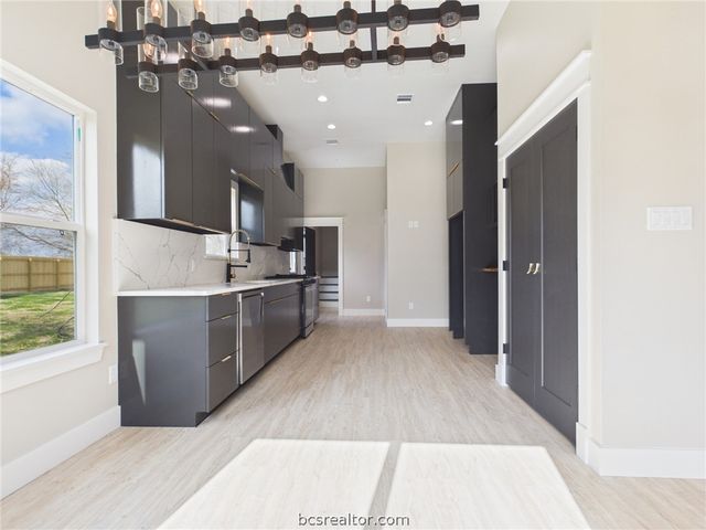 5085 North Oakland Lane, Bryan, TX 77808