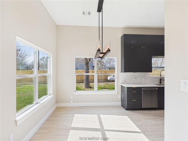 5085 North Oakland Lane, Bryan, TX 77808