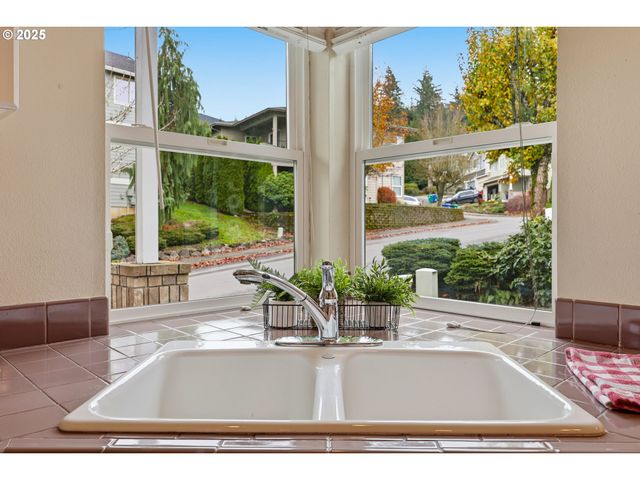 1398 Sw BINFORD LAKE Pkwy, Gresham, OR 97080