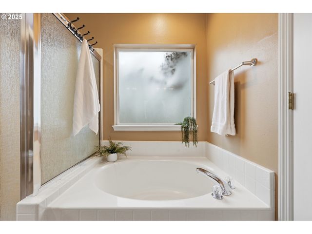 1398 Sw BINFORD LAKE Pkwy, Gresham, OR 97080