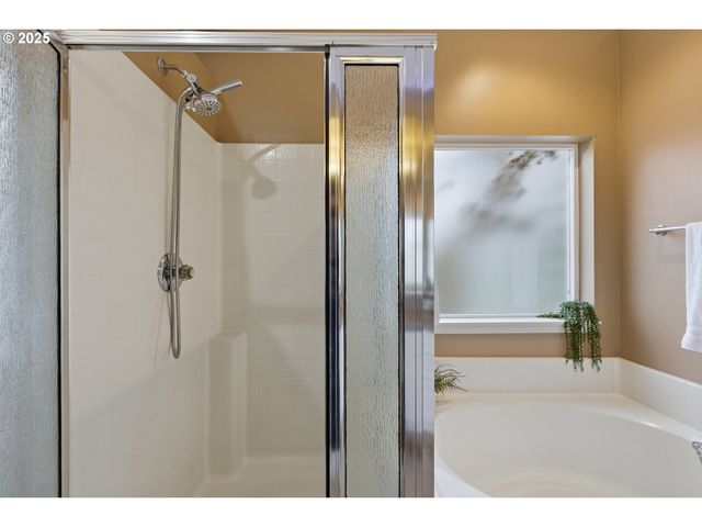 1398 Sw BINFORD LAKE Pkwy, Gresham, OR 97080