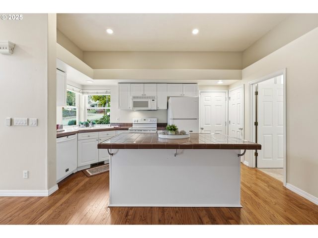 1398 Sw BINFORD LAKE Pkwy, Gresham, OR 97080