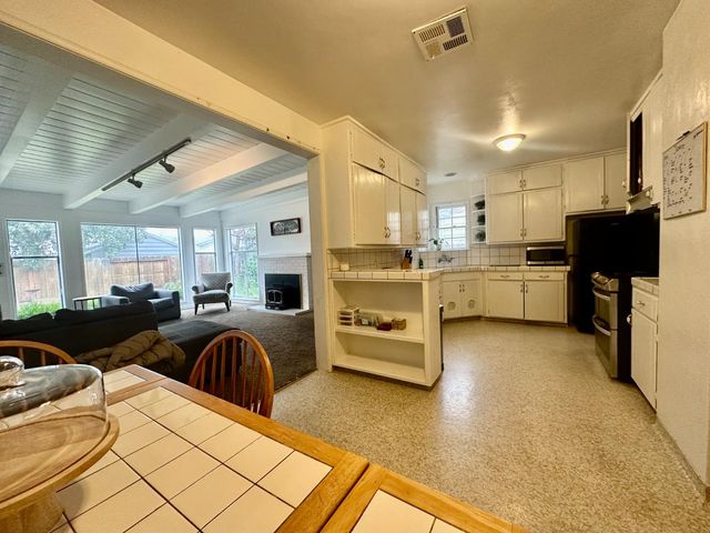 65 W Mariposa Ave, Stockton, CA 95204