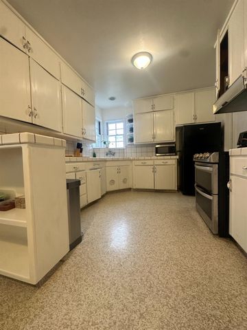 65 W Mariposa Ave, Stockton, CA 95204