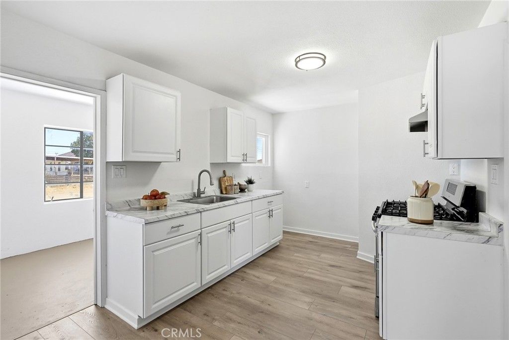 Image 12 of property listing at 2494 Nadean, Mojave, CA 93501