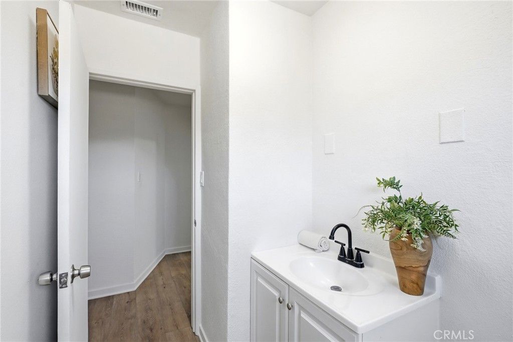 Image 17 of property listing at 2494 Nadean, Mojave, CA 93501