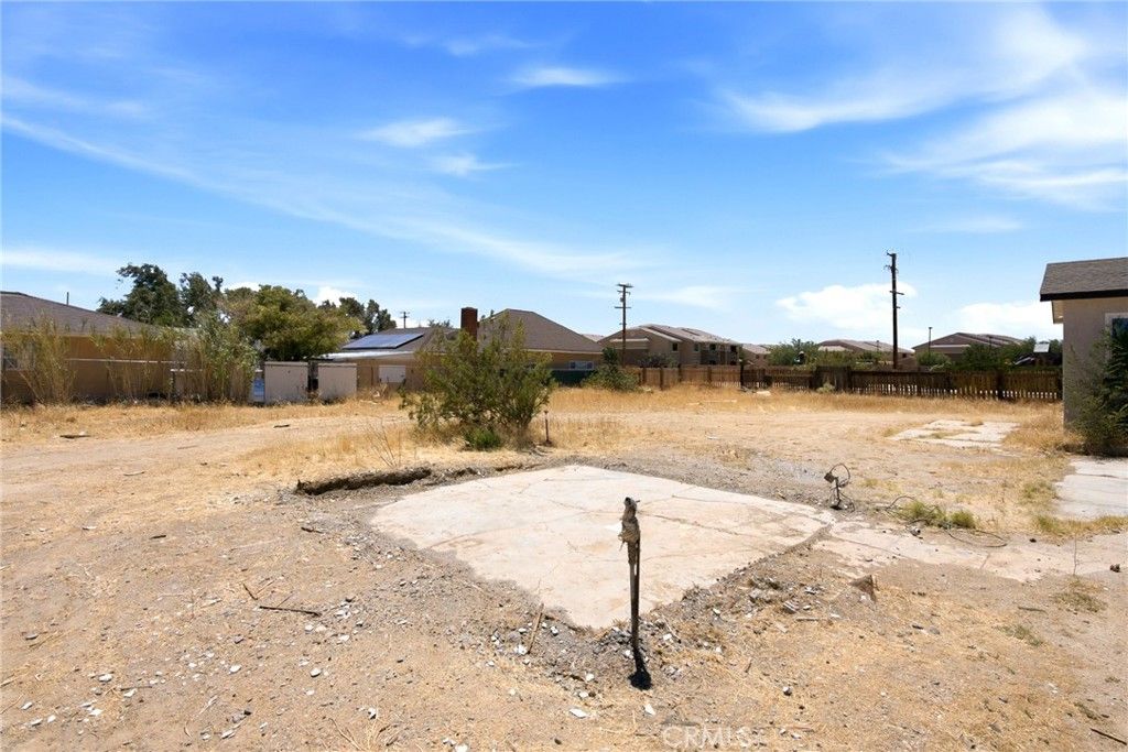 Image 28 of property listing at 2494 Nadean, Mojave, CA 93501