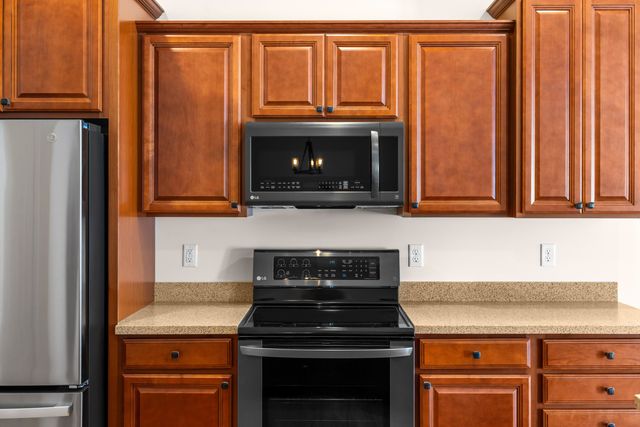 1212 STOCKER ST, Staunton, VA 24401