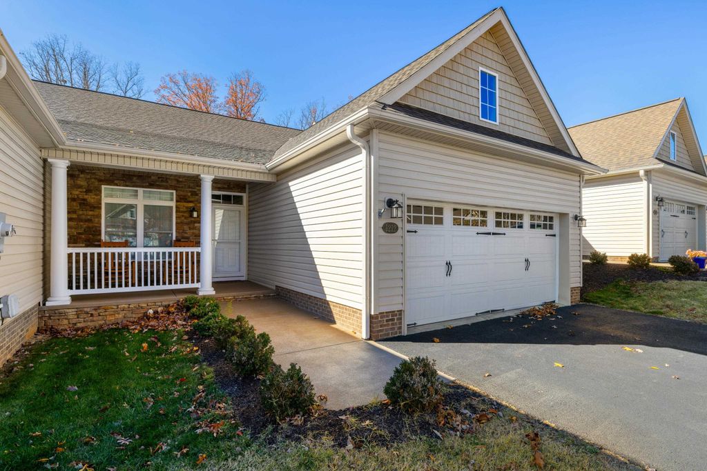 1212 STOCKER ST, Staunton, VA 24401