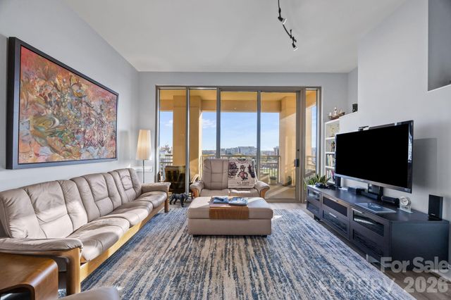 701 Royal Court 1009, Charlotte, NC 28202