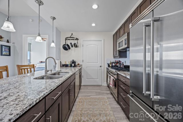 701 Royal Court 1009, Charlotte, NC 28202