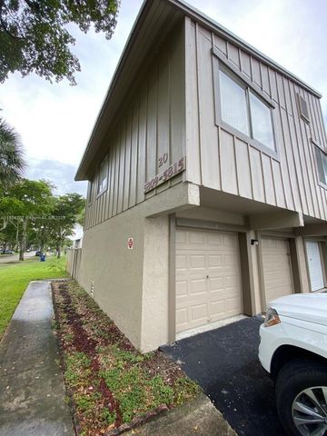 5811 NW 21st St 20-B, Lauderhill, FL 33313