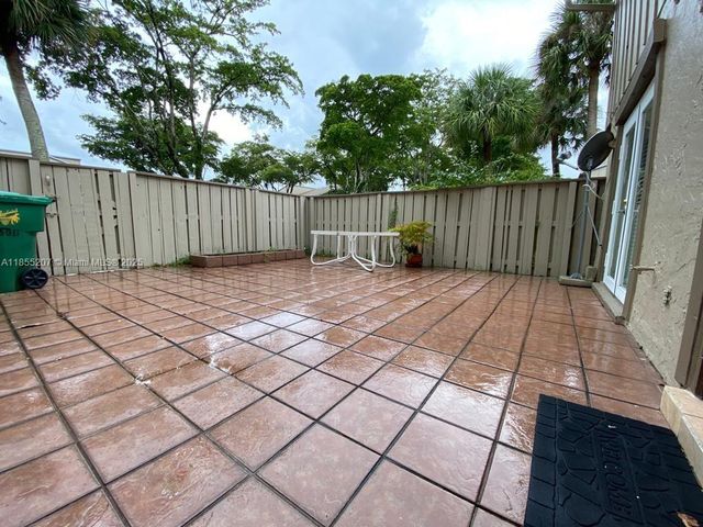 5811 NW 21st St 20-B, Lauderhill, FL 33313