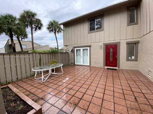 5811 NW 21st St 20-B, Lauderhill, FL 33313
