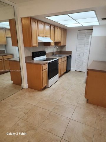 5811 NW 21st St 20-B, Lauderhill, FL 33313