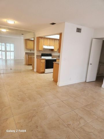 5811 NW 21st St 20-B, Lauderhill, FL 33313