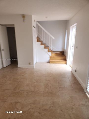 5811 NW 21st St 20-B, Lauderhill, FL 33313