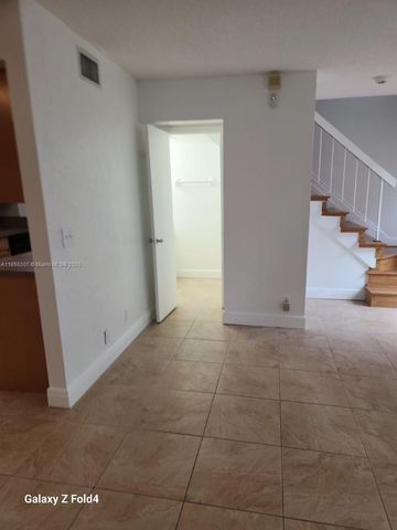 5811 NW 21st St 20-B, Lauderhill, FL 33313