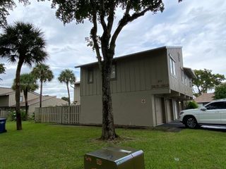 5811 NW 21st St 20-B, Lauderhill, FL 33313