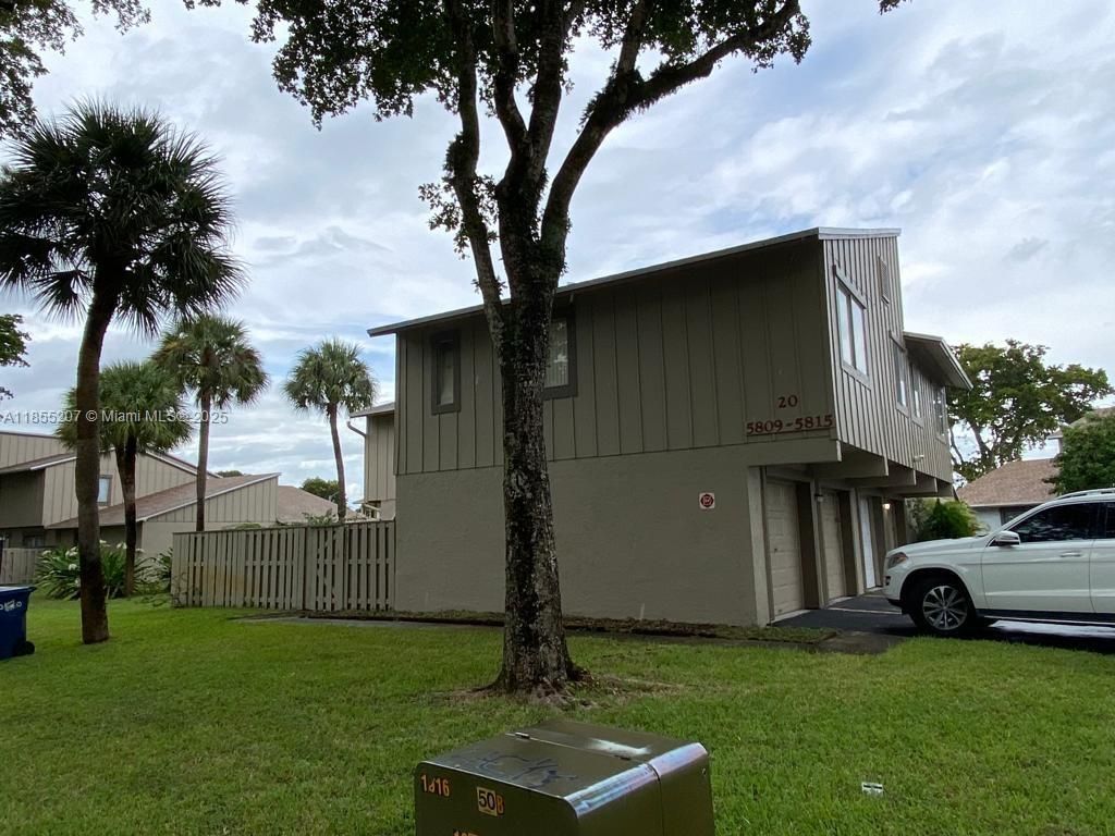 5811 NW 21st St 20-B, Lauderhill, FL 33313