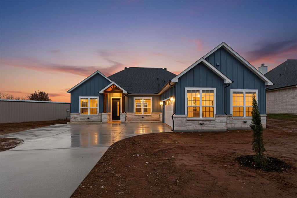 339 Cross Tie Ranch Road, Trinidad, TX 75163