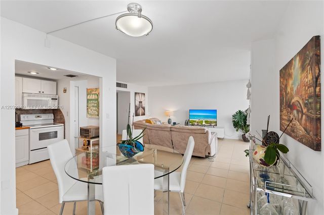 3675 N Country Club Dr 2201, Aventura, FL 33180