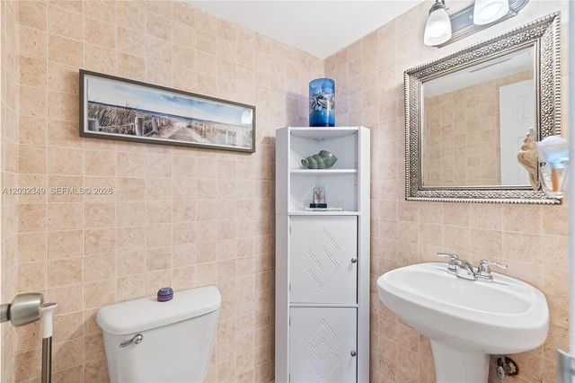 3675 N Country Club Dr 2201, Aventura, FL 33180