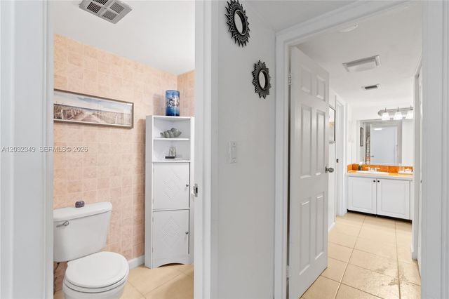 3675 N Country Club Dr 2201, Aventura, FL 33180