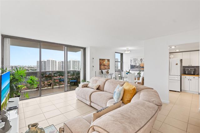 3675 N Country Club Dr 2201, Aventura, FL 33180