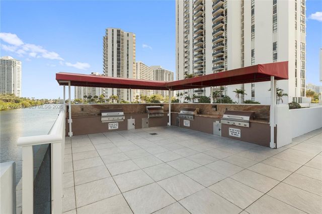 3675 N Country Club Dr 2201, Aventura, FL 33180