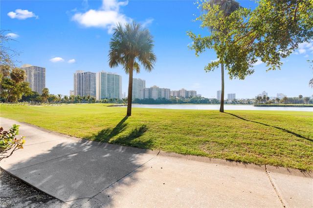 3675 N Country Club Dr 2201, Aventura, FL 33180