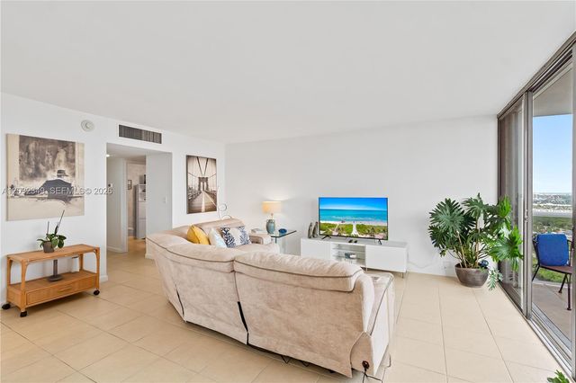 3675 N Country Club Dr 2201, Aventura, FL 33180