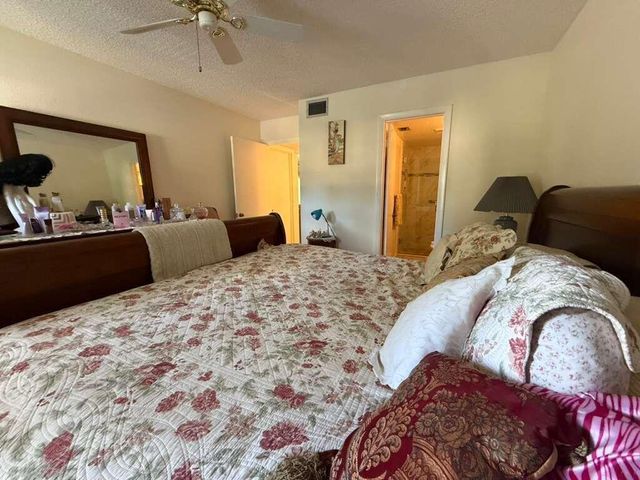 213 Pine HOV Circle, Greenacres, FL 33463