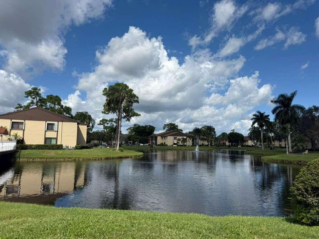 213 Pine HOV Circle, Greenacres, FL 33463