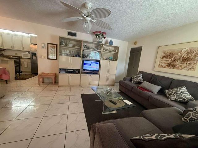 213 Pine HOV Circle, Greenacres, FL 33463