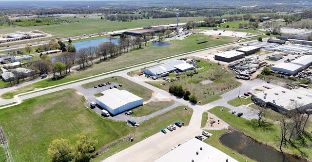 2171 Industrial Court North, Ozark, MO 65721