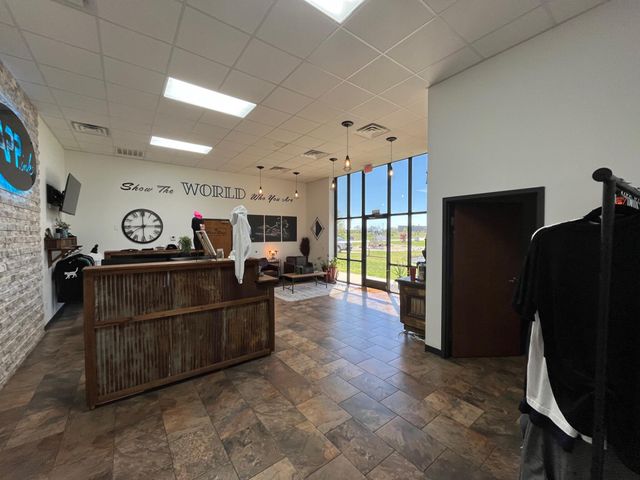 2171 Industrial Court North, Ozark, MO 65721
