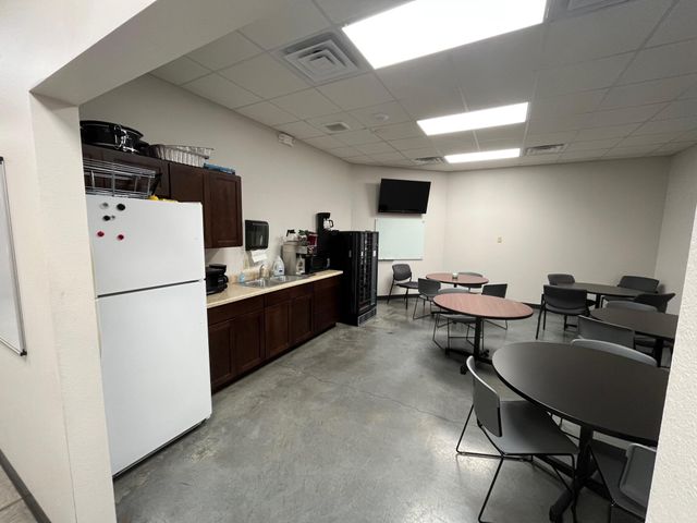 2171 Industrial Court North, Ozark, MO 65721