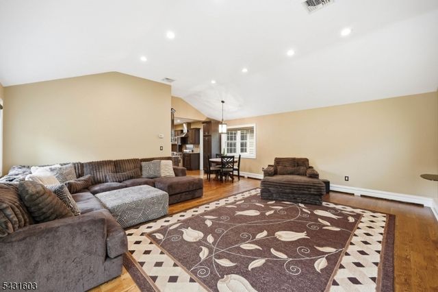 17 Kiowa, Oakland Boro, NJ 07436