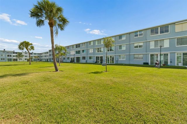 4715 BAY STREET NE 223, St Petersburg, FL 33703