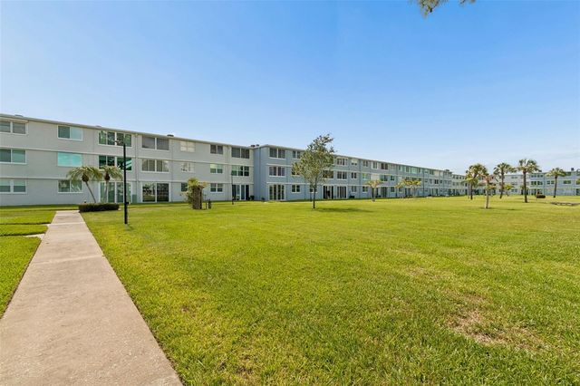 4715 BAY STREET NE 223, St Petersburg, FL 33703