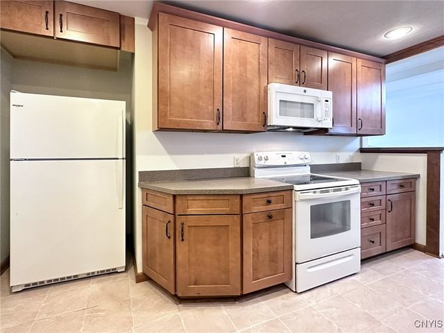 2 Claridge Court, New Hartford, NY 13413