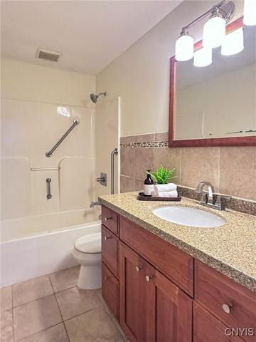 2 Claridge Court, New Hartford, NY 13413