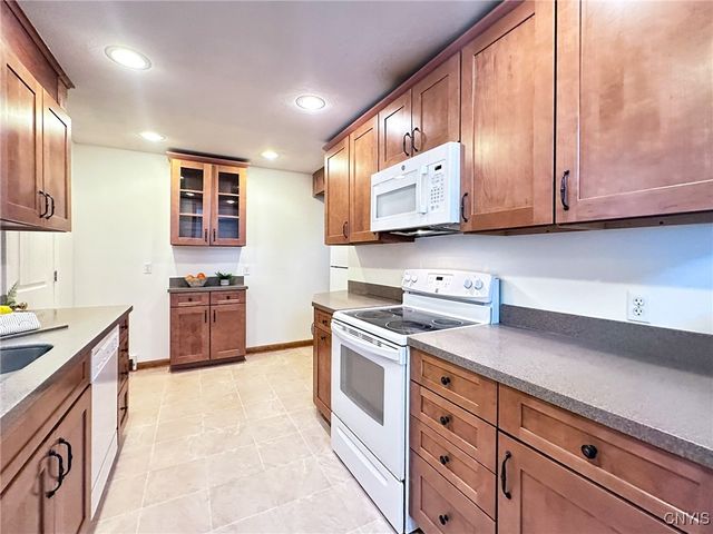 2 Claridge Court, New Hartford, NY 13413