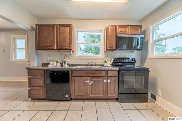 3728 N 53rd Street, Omaha, NE 68104